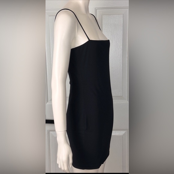 Day&Night Elegant Short Black Sleeveless Dress - Picture 5 of 10
